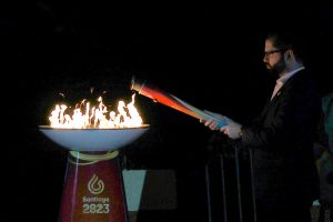 Presidente Boric recibió la antorcha de los Juegos Panamericanos Santiago 2023