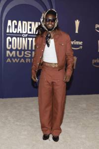 Shaboozey en los ACM Awards 2025: Entrevista Exclusiva