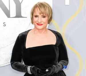 Patti LuPone se disculpa tras polémicos comentarios