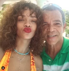 Padre de Rihanna, Ronald Fenty, fallece a los 70 años