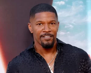 Jamie Foxx Recibe Homenaje en los Premios BET 2025