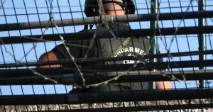 Narcotráfico en prisiones: Detienen a 12 gendarmes en Chile