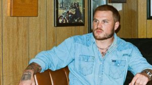 Zach Bryan: Un Viaje Musical Profundo en ‘With Heaven on Top’